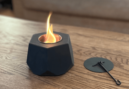 コンパクトな焚き火台「FIRE POT」