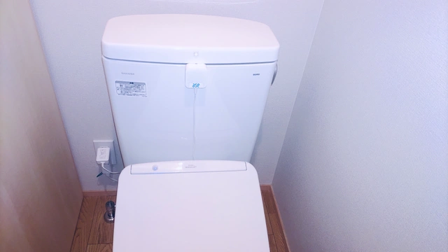 トイレのタンクに取り付けるだけの簡単な除菌水自動生成器「eステラ」