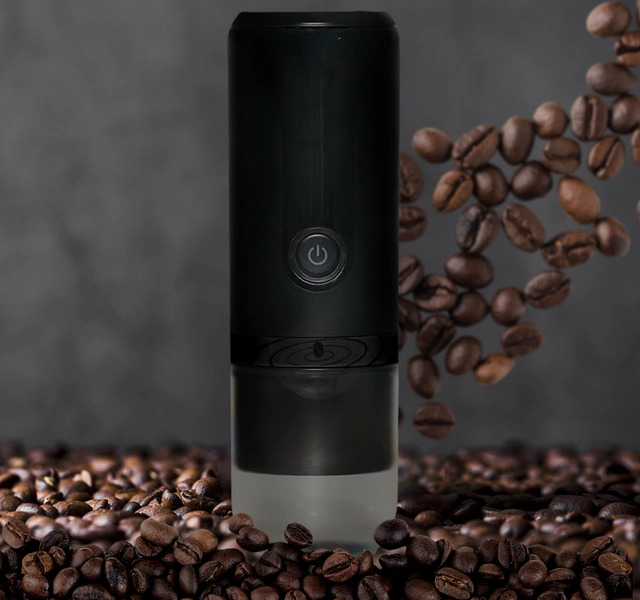 ボタンひとつで本格コーヒー「ポータブルコーヒーメーカー VERO」