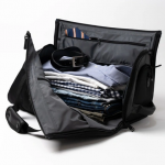 「トラベラーplus」はスーツや靴、PC、洋服など、移動の荷物がすべて入るオールインバッグ