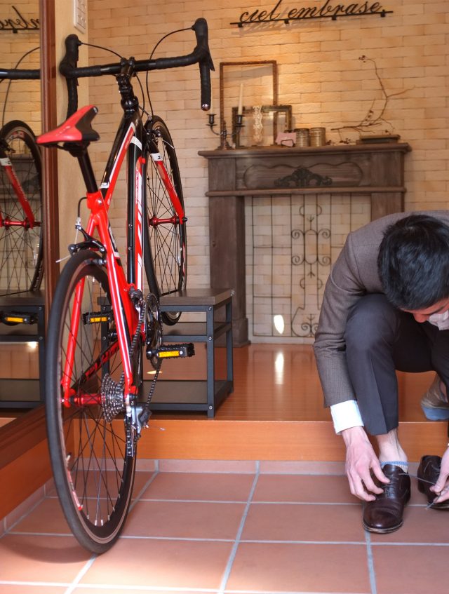 自宅に自転車を置きたい！！けどスペースが。。「ドッペルギャンガー」の家具調自転車スタンド”バイシクルレスト”がその悩み解決します！！