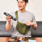 ユニクロ／ラウンドミニショルダーバッグ　テーブルの上の荷物が全部入った！