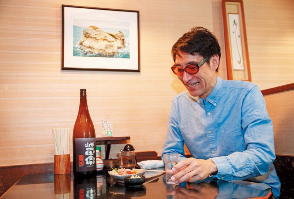 9_「蕎麦屋って日本酒をちびちび呑んでるのが絵になるんですよね」と言う。