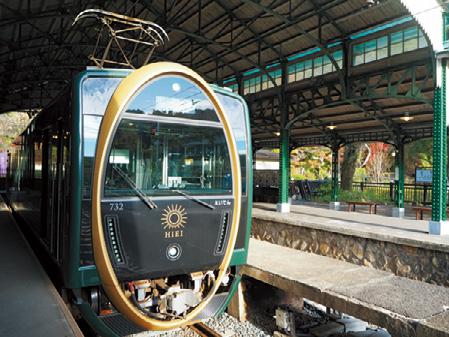 京都府：叡山電車（出町柳～八瀬比叡山口/ 鞍馬）／観光列車「ひえい」は楕円の窓がおしゃれです。