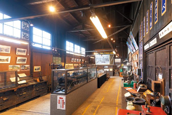 国鉄二俣線時代に使用されていた道具類を展示している鉄道歴史館。往年の駅名標や運賃表など、貴重な史料が展示されている。