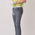 『WORKMAN［ワークマン］』　ベンチレーション ゴルフ半袖ポロシャツ　￥1,500 ／動きFIT綿ツイル ゴルフパンツ　￥2,500 ／ゴルフウェザーベルト　￥780 ／ゴルフグローブ　￥980 ／スウィングトーション　￥2,900