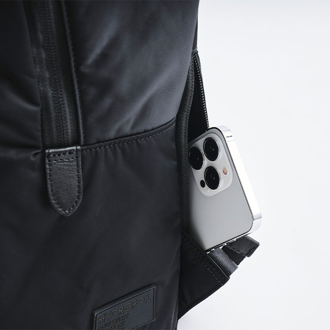 ペッレ モルビダ／HYD012N-バックパック 　スマホが収納できる背面ポケット