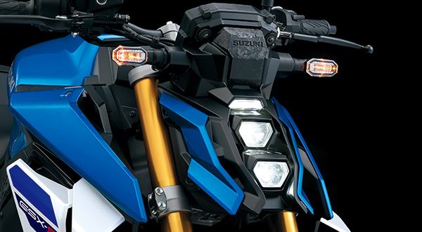 「GSX-S1000」縦型2灯式に配列されたユニークな六角形のLEDヘッドランプが特徴のフロントマスク