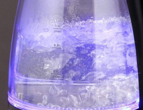 マクスゼンの「温調機能付電気ガラスケトル」は約12時間保温できるスグレモノ！