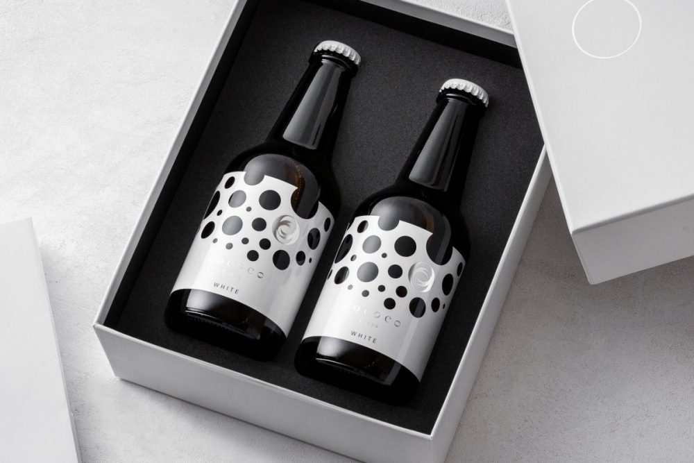 Maison Rococoは、ROCOCOオンラインショップで販売しているラグジュアリービール「ROCOCO Tokyo WHITE Gift Box（2 Bottles）」の新たなデザインとして、モダンでスタイリッシュな貼り箱タイプの販売を開始