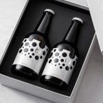 Maison Rococoは、ROCOCOオンラインショップで販売しているラグジュアリービール「ROCOCO Tokyo WHITE Gift Box（2 Bottles）」の新たなデザインとして、モダンでスタイリッシュな貼り箱タイプの販売を開始