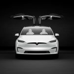 Model X Plaidは、停止状態からわずか2.6秒で時速100km/hに到達