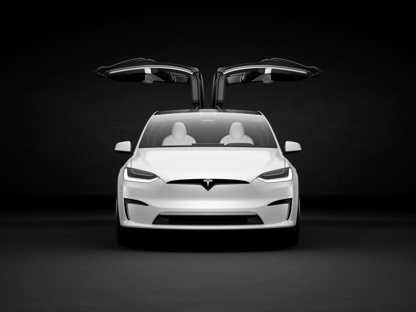 Model X Plaidは、停止状態からわずか2.6秒で時速100km/hに到達