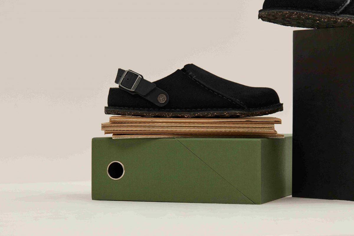 アッパーには、履きこむほどに風合いを増し、手入れが簡単なスウェード素材を採用