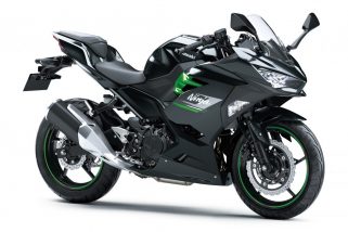 【峠と街の二刀流バイク】カワサキ、軽量パワフルな「Ninja 250シリーズ」が刷新！