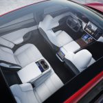 最上級グレードのPlaidはトライモーターAWDが備わり、Model S Plaidなら停止状態からわずか2.1秒で時速100km/hまで到達