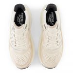 「Fresh Foam X More v4」￥19,800／ベージュ（MET24限定カラー）