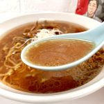 1. すみれ味噌味（西山製麺）実店舗では一般的な「味噌だれ」を使わず、生の味噌を炒めて香ばしいスープが特徴なんですが、これが忠実に再現されています