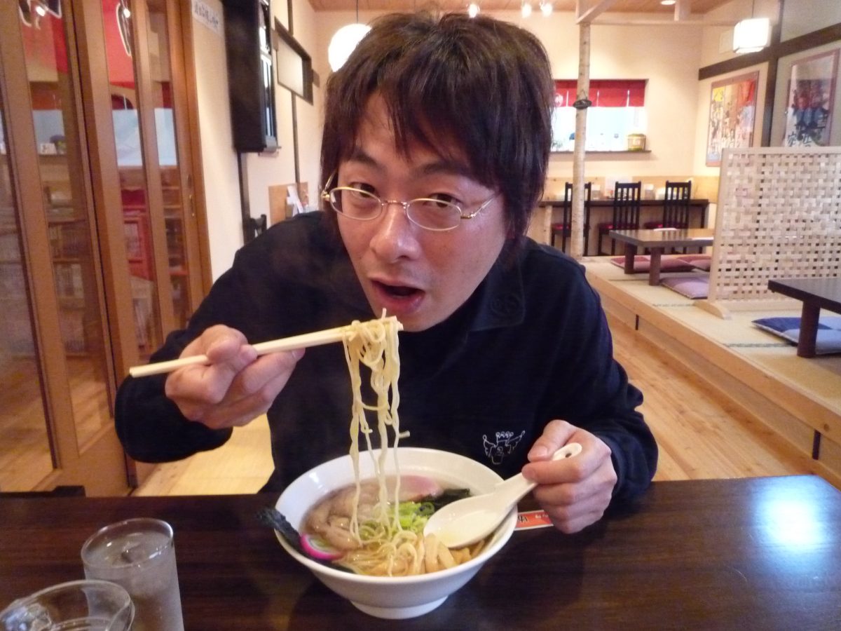 2. オホーツクの味噌ラーメン（つらら）湧別町・湧楽座という劇場に併設されていた「ゆうらく軒」。その究極の味噌ラーメンを袋麺化したしたのがこのオホーツクの味噌ラーメンです