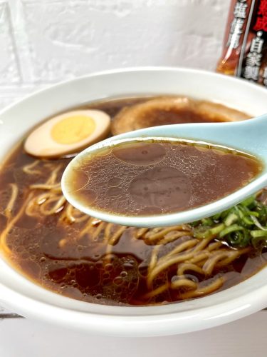 2. オホーツクの味噌ラーメン（つらら）三年ものの熟成された自家製味噌はここでしか作れない贅沢な味噌。赤味噌のコクと旨みが一度味わったら忘れられない味わいです