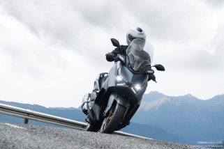 ヤマハの進化がすごいスクーター、SHOEIの優秀ヘルメット ほか【バイクの人気記事 月間ベスト3】（2023年9月）